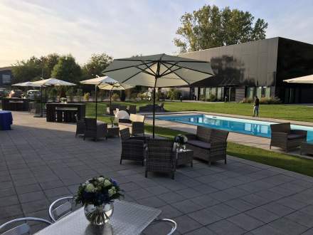 Traiteur créatif à Strasbourg - Terrase au bord de la piscine - Effervescence