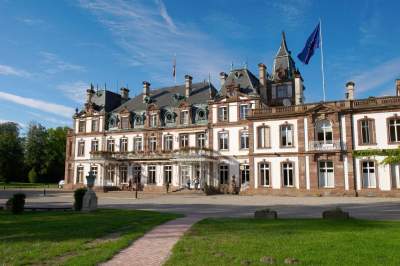 Traiteur créatif à Strasbourg - Champagne versé dans des coupes - Effervescence